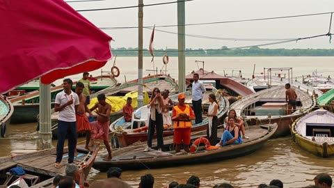 Russia Log Aya Varanasi Ghat Par ( Indian, India )