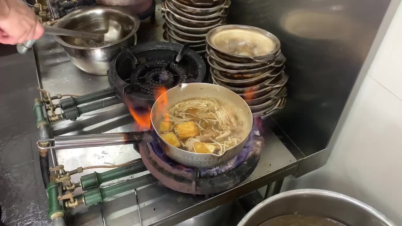 MUST TRY Singapore CHEAP EATS! 400 Plates Sold Out in a Day! Singapore Hawker Street Food