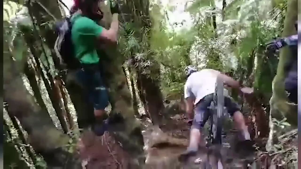 SLAMS AND FAILS - MOUNTAINBIKING GONE WRONG