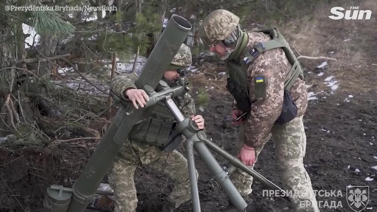 Ukrainian soldiers correct mortar fire for direct hit at Russian positions