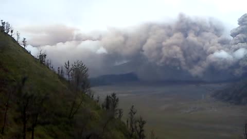 Bromo Mountain Eruption @Desember 19, 2010