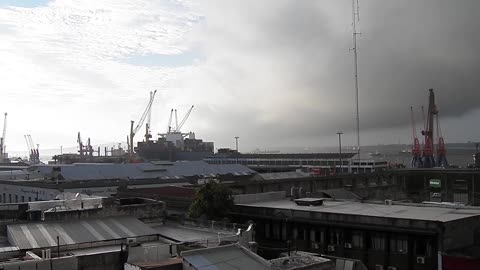 Clouds, rain, Puerto de Montevideo