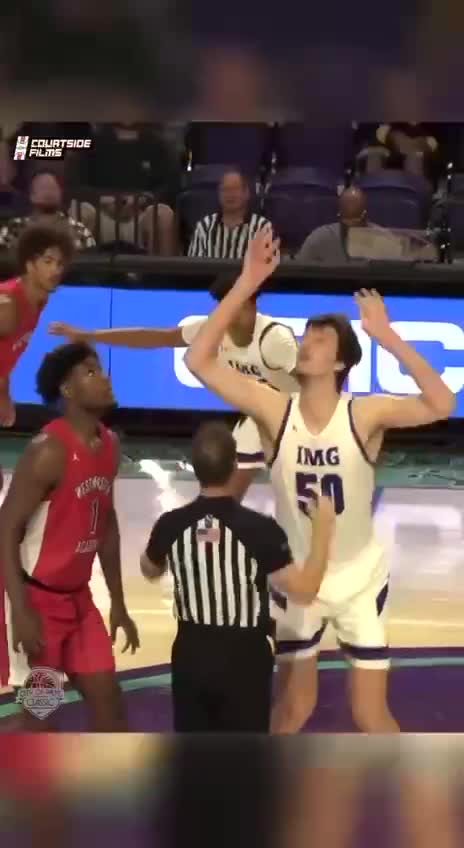 😲 Oliver Rioux is the tallest teenager in the world. He is 228 cm tall and only 16 years old.