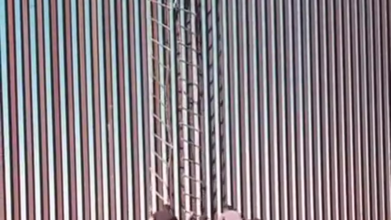 Mexicans🧗Climbing The Wall To Get Into The🏃♂️USA
