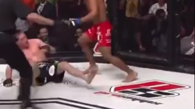 Justin Gaethje attempting a rolling thunder in the middle of exchanges is some savage stuff to see.