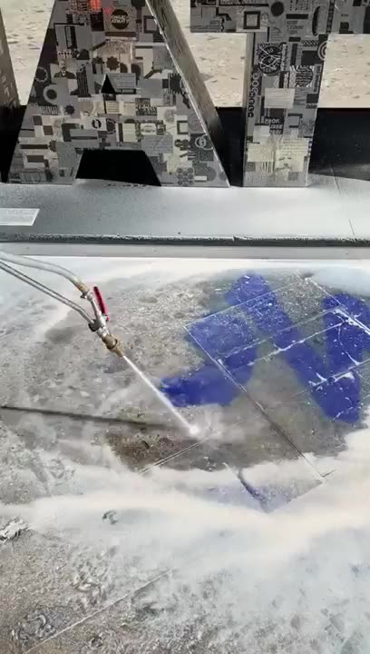 Rimozione scritte dalla pavimentazione Se cerchi una ditta che si occupi del servizio di pulizia graffiti a Milano e provincia contattaci. Pep Service s.r.l. Spurghi.Oggi è possibile eliminare graffiti e scritte