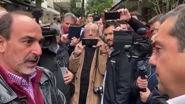 ΖΟΥΝΕ ΑΝΑΜΕΣΑ ΜΑΣ