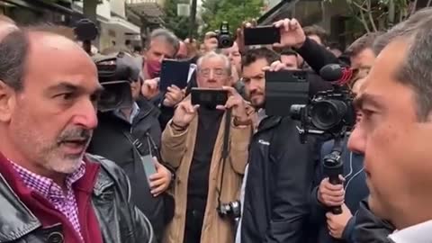 ΖΟΥΝΕ ΑΝΑΜΕΣΑ ΜΑΣ