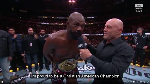 Jon Jones bắt chước điệu nhảy của Trump và bắt đầu hô vang "USA! USA! USA!".