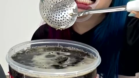 Não sabe beber Coca Cola 🥤