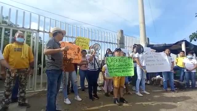 “Rechazamos el cambio de rector”: protesta en I. E. República de Argentina