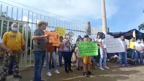 “Rechazamos el cambio de rector”: protesta en I. E. República de Argentina