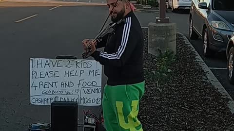 Violinist at Murrieta Stater Bros 2023