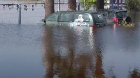 Moment floodwater rips through Italian town's riverbank - Global 360