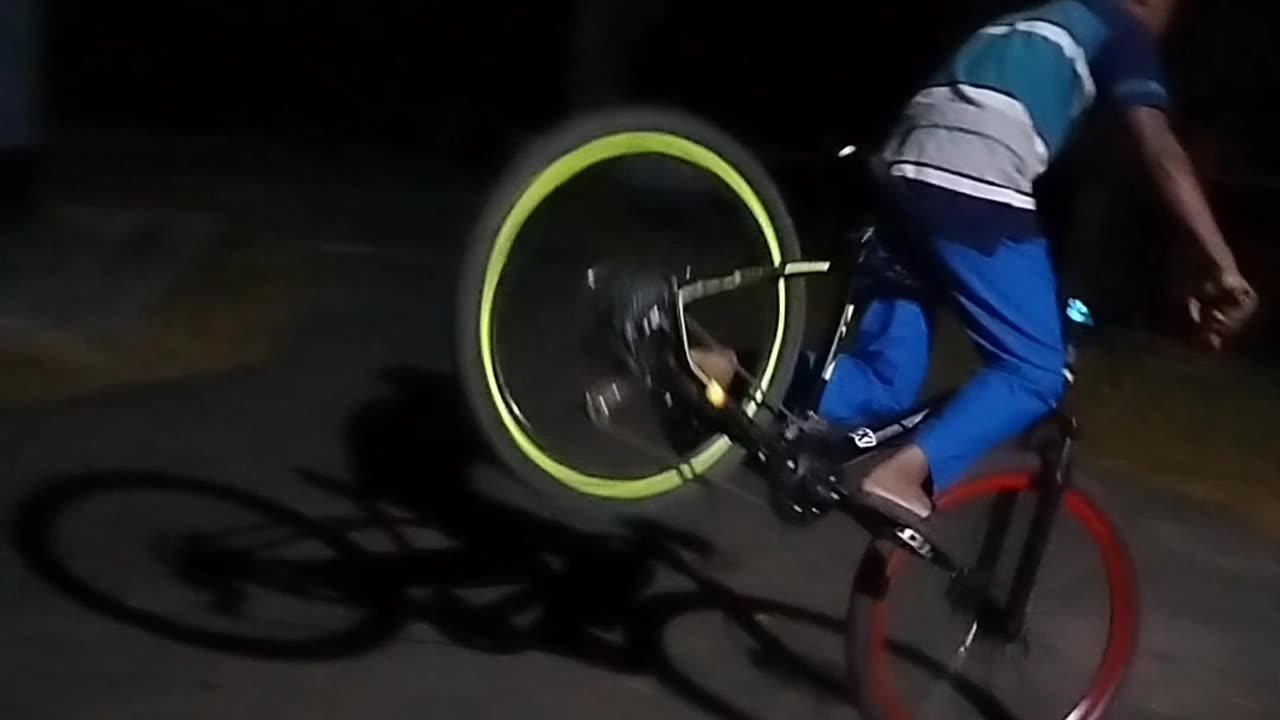 Cycle stunt video