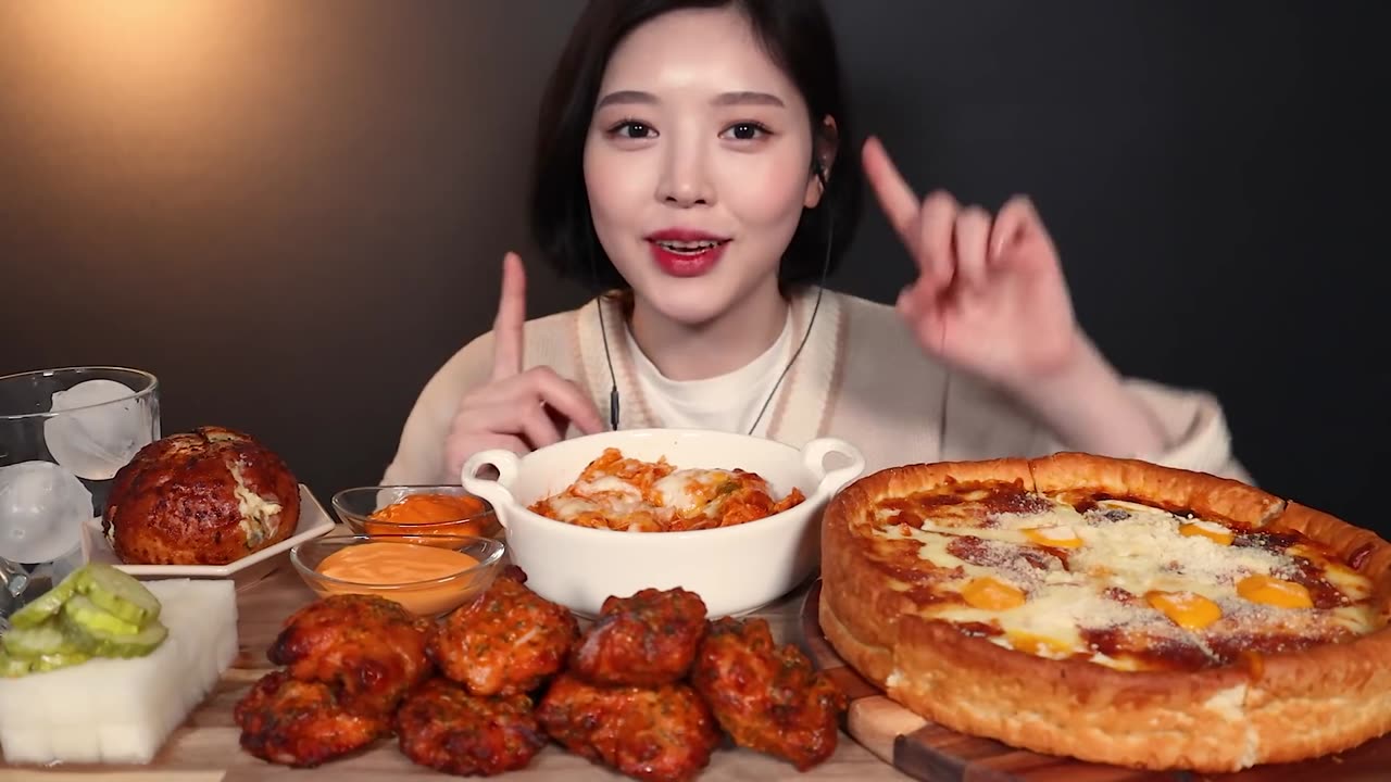 (ft.바게트볼) chicken pizza mukbang ASMR[광고]굽네치킨 고추바사삭 순살에 시카고피자 볼케이노치즈치밥 먹방