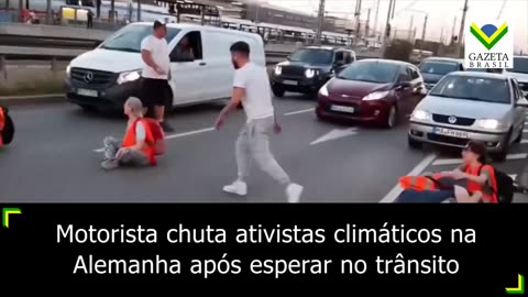 Motorista desce do carro e agride ativistas climáticos que bloqueavam a estrada na Alemanha