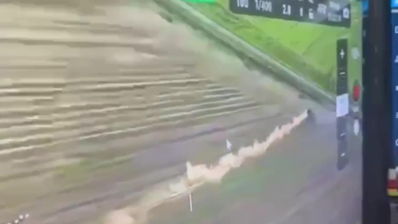 🚜🇺🇦 Our tractor breaks into the Kursk border at full speed to evacuate enemy