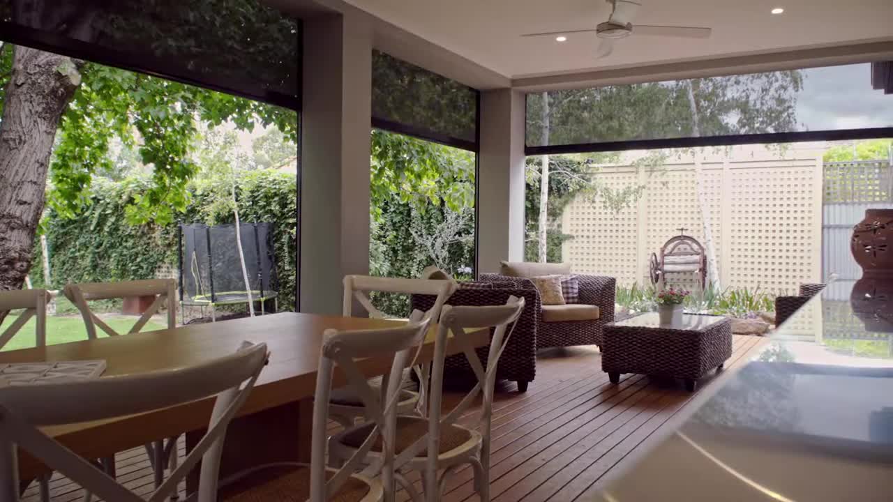 Customer Ariane Reviews Her New Motion Blinds from Australian Outdoor Living Testimonial