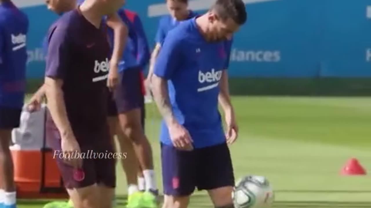 Messi's funny moments in training😅👀#football #messi #funny #training