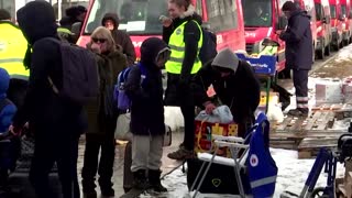 Ukraine refugees crossing to Romania brave cold