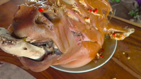 Cow head and tongue cooking