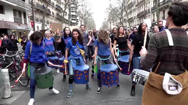 'Look up': Thousands march in Paris for climate action