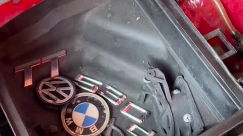 Look at the spare car logo, unexpected. Repair the car.