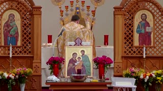 Ukrainian-Americans pray for peace during Sunday services