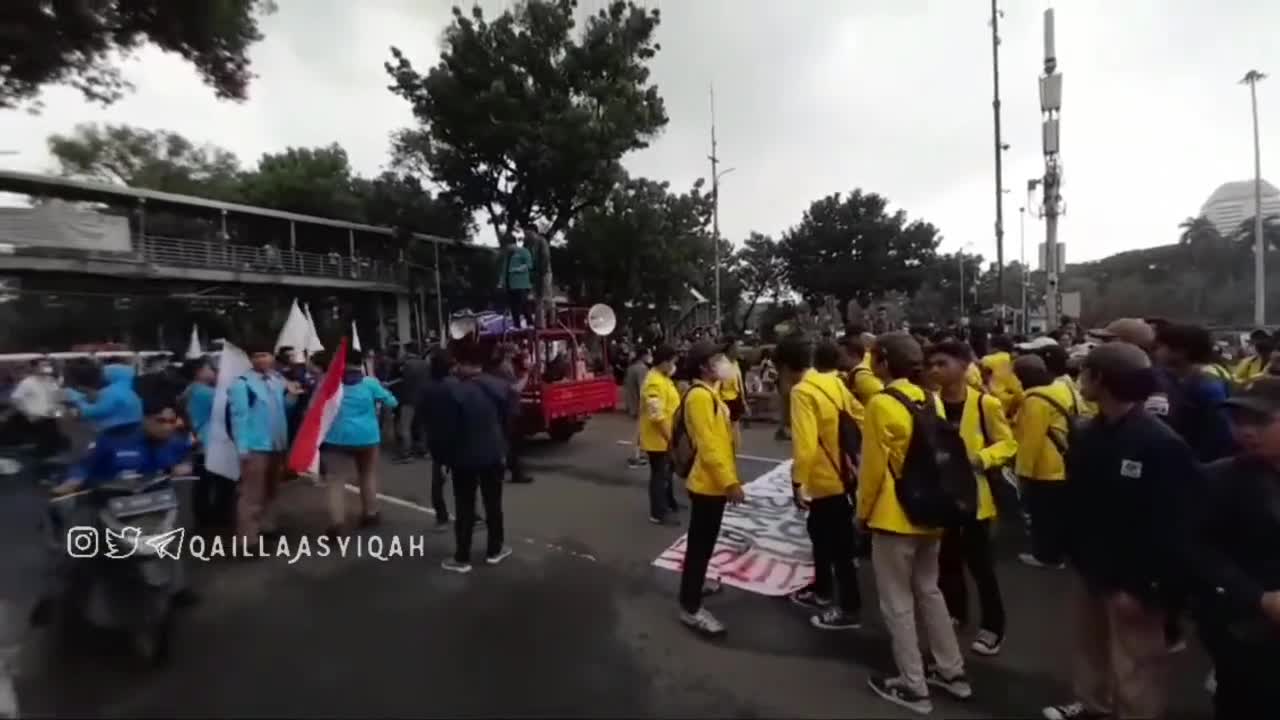 Jakarata, Indonesia: Students protest soaring energy and fuel costs (Sept. 8, 2022)