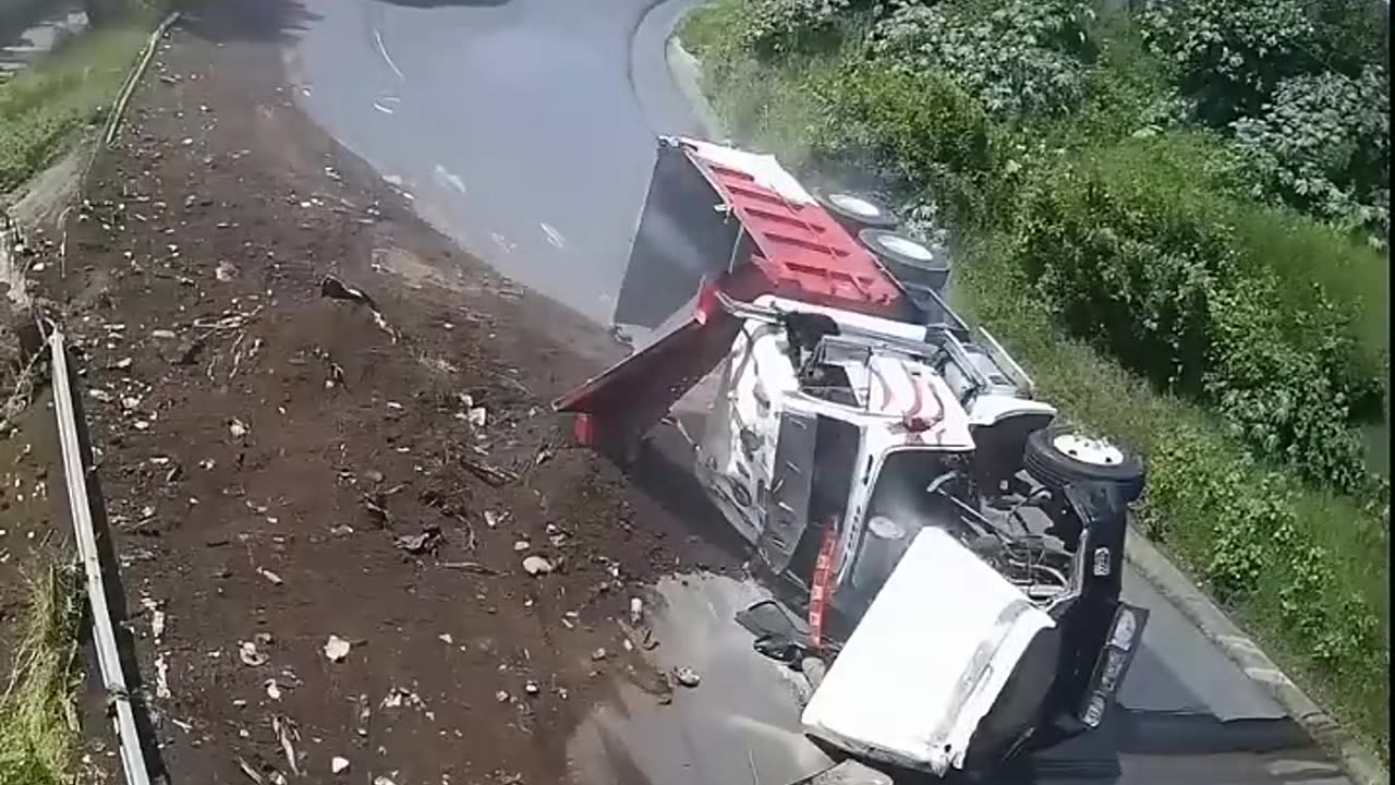 See how the accident is happening