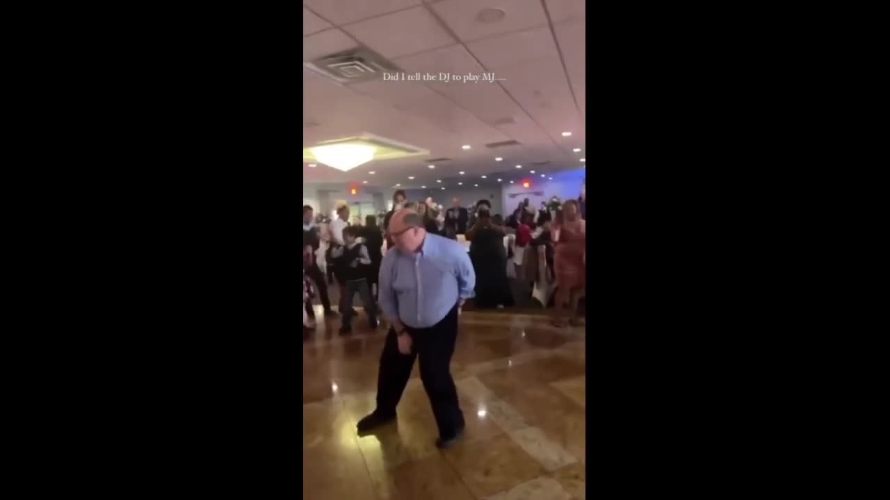 Old Man Nails Michael Jackson moves on the dance floor