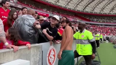 SCARPA CONSOLANDO OS TORCEDORES DO INTER! BOA SCARPINHA! PALMEIRAS CAMPEÃO!