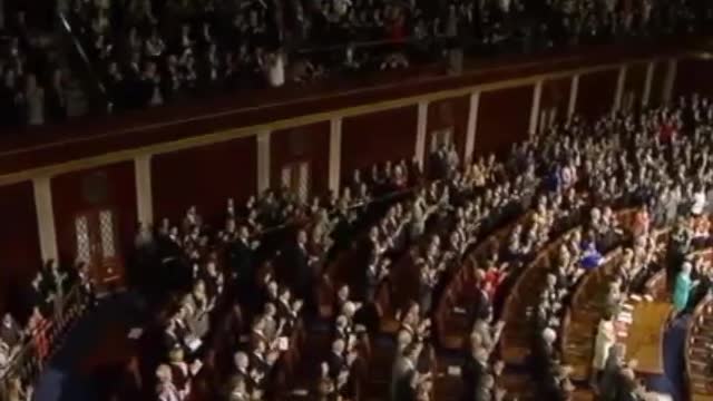 Petro Poroshenko welcomed into US congress.Ukraine Tfw your country was sold out.