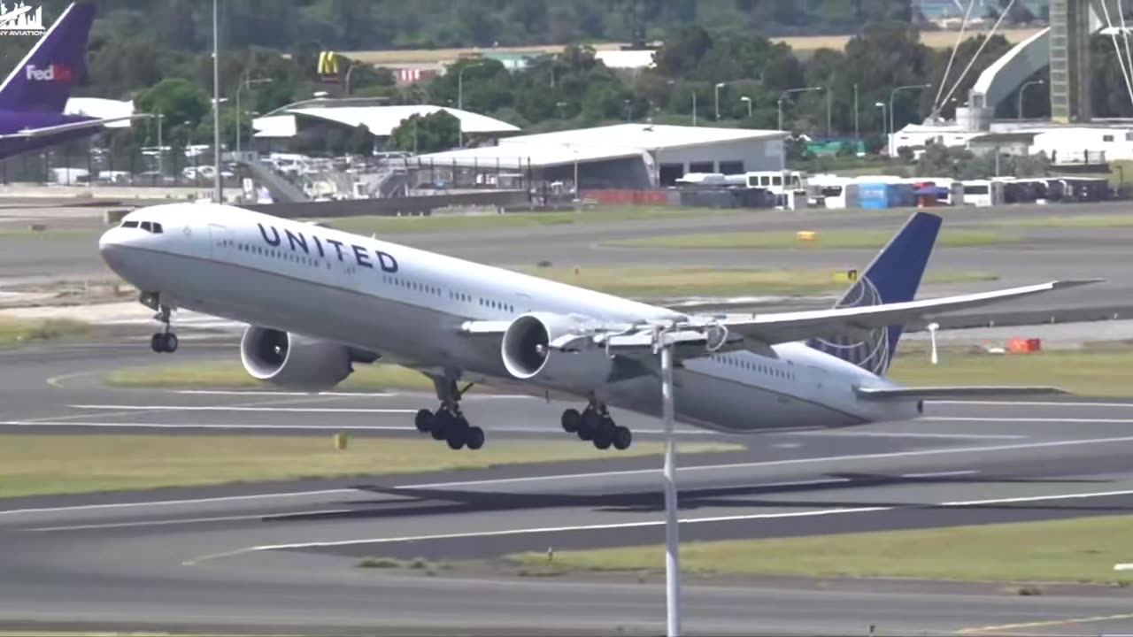 United Airlines flight 830 from Sydney Had fuel coming out of the rear landing gear. Landed safely