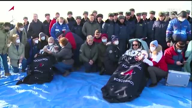 U.S. & Russian crew return to Earth from ISS