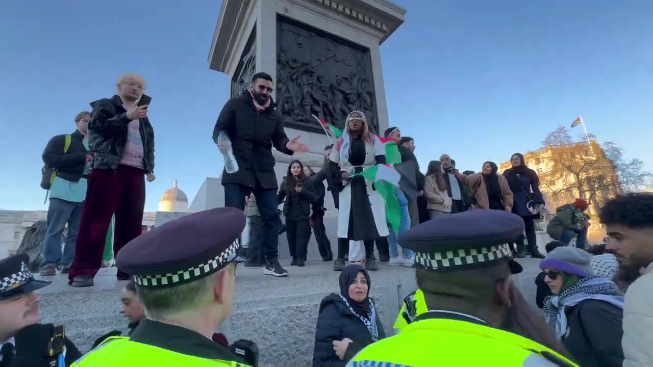 Police pander to the Protesters at Trafalgar Square