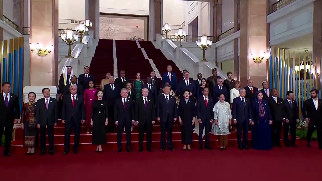 Xi greets Putin in Beijing