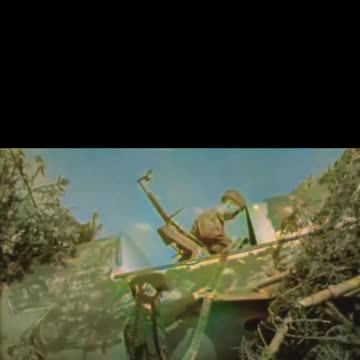 Soviet troops camouflage bomber crafty #Colourized footage 🇷🇺 🛩️ 🎨 🎥
