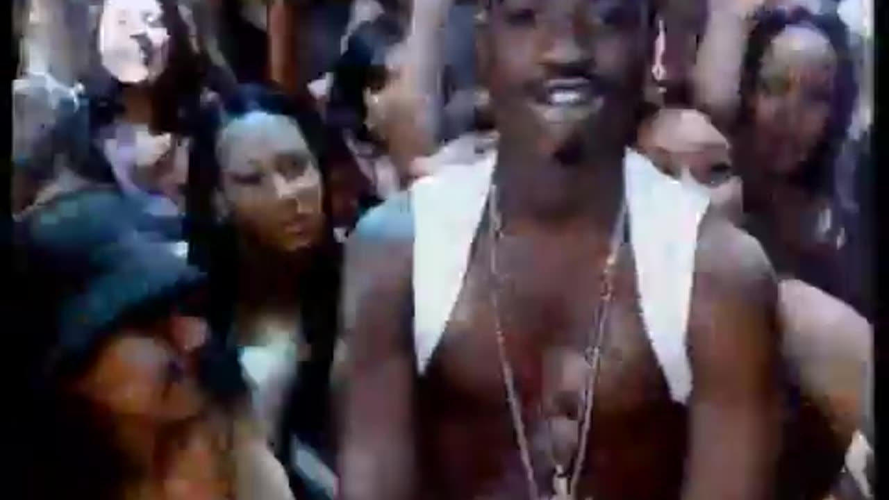 Lil' Kim Ft Ray J - Wait a Minute (VIDEO)