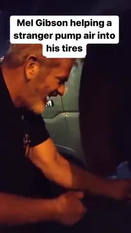 Mel Gibson CAUGHT helping stranded motorist