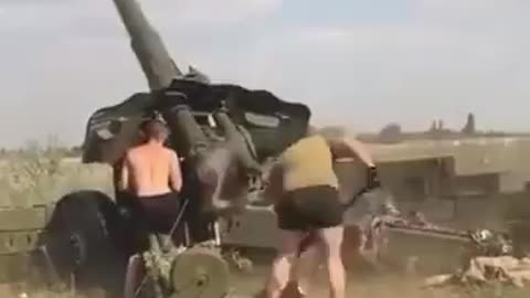 Ukrainian Artillery Group Firing Shells into Russian Lines