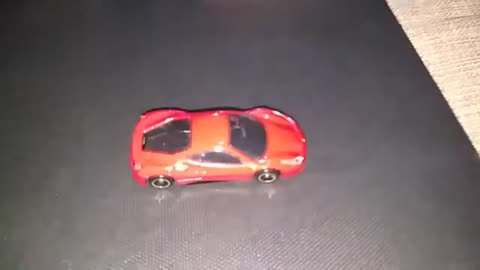 Unboxing - Miniatura da Ferrari 488 GTB - Tomica