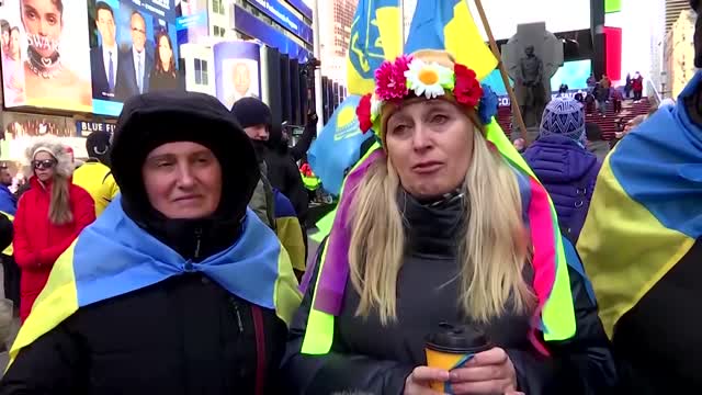 Protesters in Times Square call for peace in Ukraine