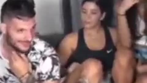 Το να είσαι πόρνη είναι προσόν πλέον....