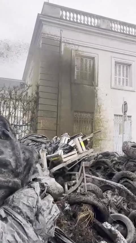 Protesty francozských zemědělců se přelévají do Paříže