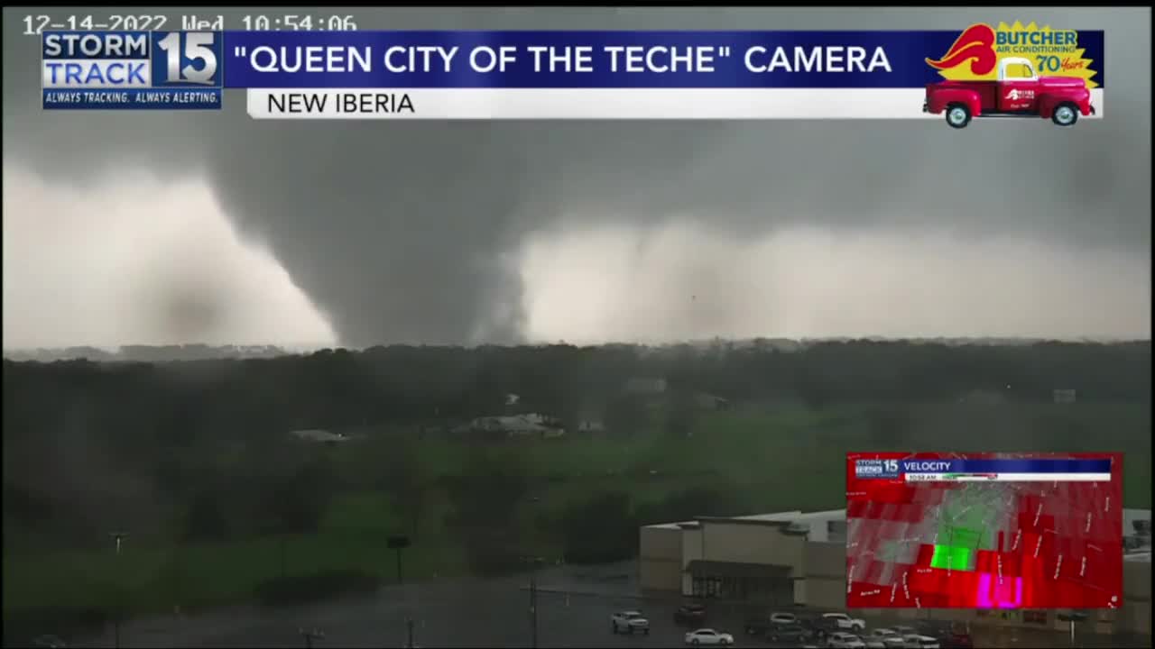 Strong Tornado in New Iberia LA caught live on Sky Cam DEC 14, 2022