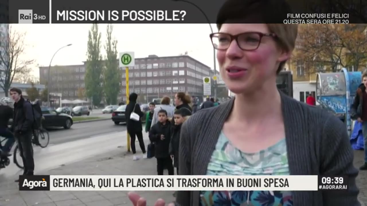 PFANDSYSTEM in Germania e in altri Paesi europei le bottiglie vuote da riciclare di plastica,vetro e lattine si trasformano in buoni spesa DOCUMENTARIO RAI l'acquirente paga al prezzo originale e viene rimborsato solo se la merce viene restituita