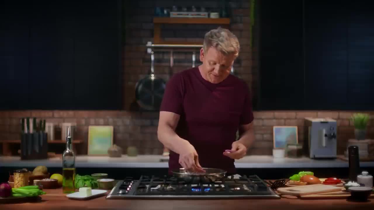 Gordon Ramsay Makes an All American Burger