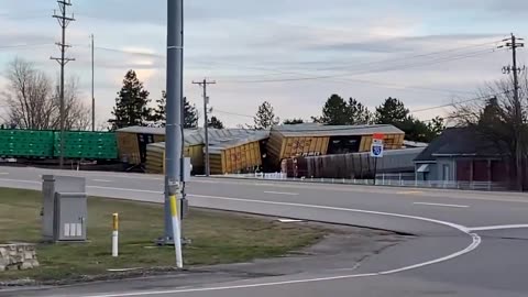 TRAIN DERAILMENT WRECKAGE IN SPRINGFIELD OHIO🚦🚂🚞🚃🚧💫